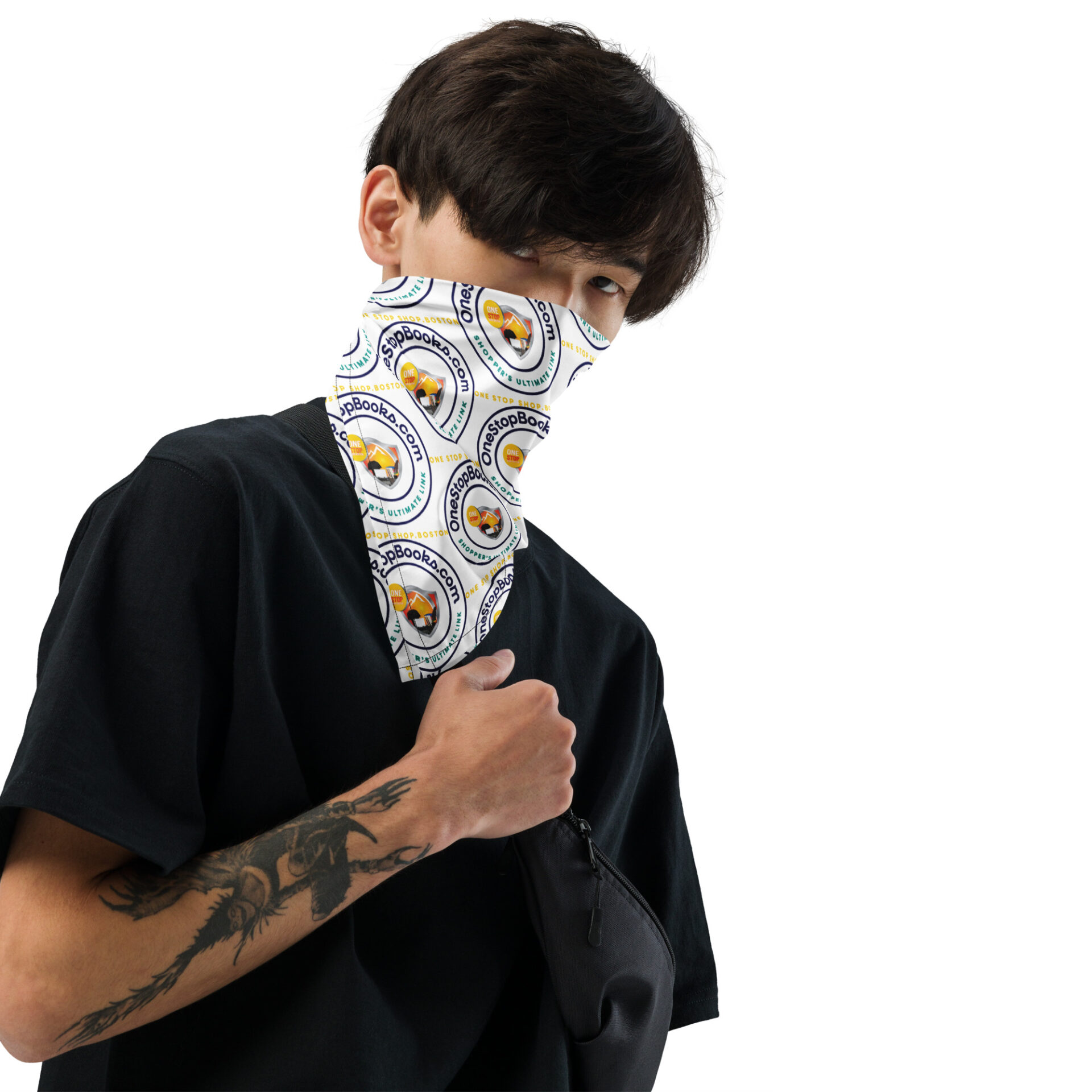 Man wearing a black shirt and a patterned face covering.