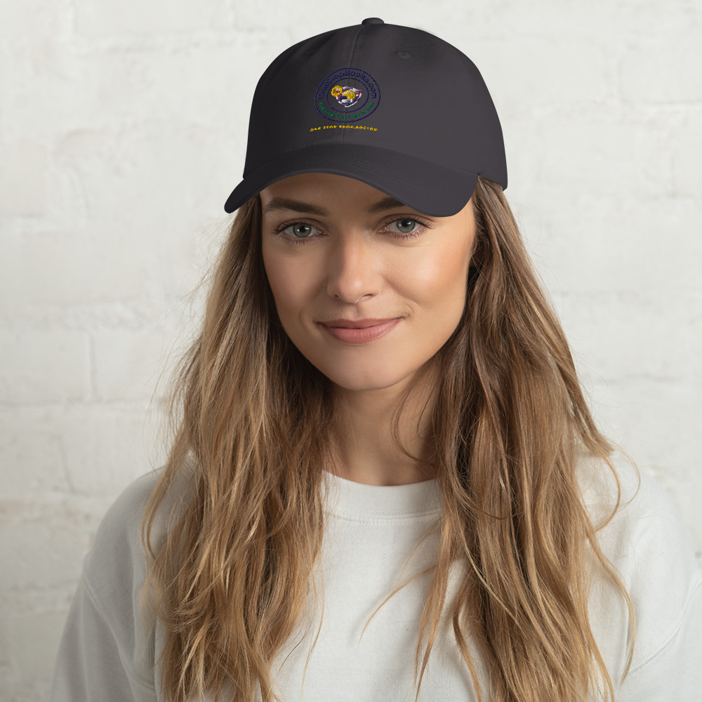 Woman wearing a black dad cap.